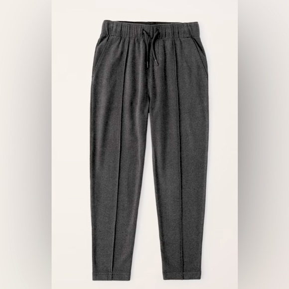 Boys Bundle: 2 Pair Abercrombie Comfy Dressy Taper Sweatpants Size 9/10 - Picture 1 of 4